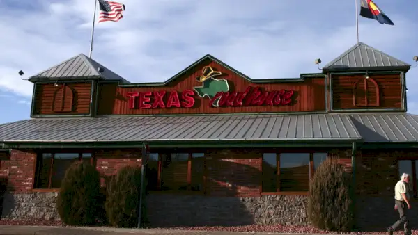 Das texanische Familienessen dieser Restaurantkette kann eine vierköpfige Familie für nur 40 US-Dollar ernähren, wobei Reste übrig bleiben