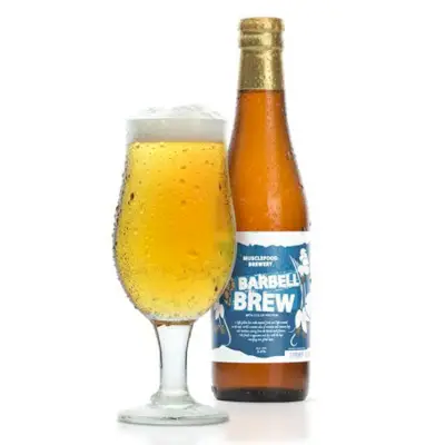 Nové pivo s vysokým obsahem bílkovin a nízkým obsahem kalorií cílí na návštěvníky posiloven