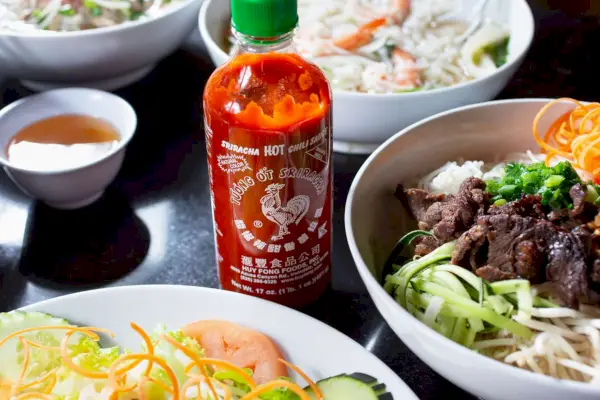 Les bouteilles de Sriracha se vendent à plus de 30 $ alors que la pénurie entre dans sa deuxième année