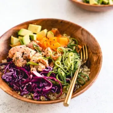 Lachs-Poke-Bowl