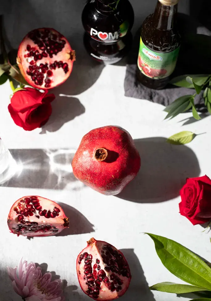 biely stôl s prísadami grenadíny' loading='lazy' title=