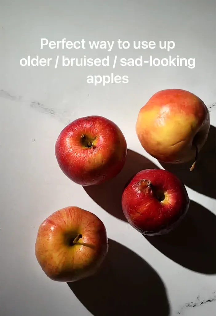 텍스트가 있는 사과 4개 오래된 멍들고 슬퍼 보이는 사과를 모두 사용하는 완벽한 방법입니다.' loading='lazy' title=