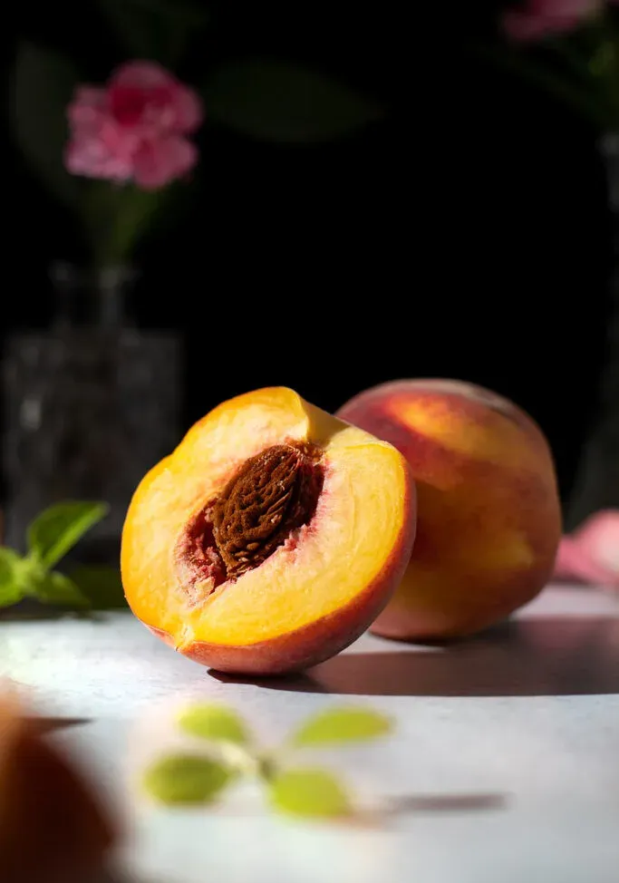 노란 복숭아를 닫습니다.' loading='lazy' title=