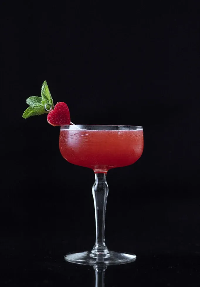 cóctel-daiquiri-de-fresa-y-vainilla-para-el-dia-de-san-valentin' loading='lazy' title=