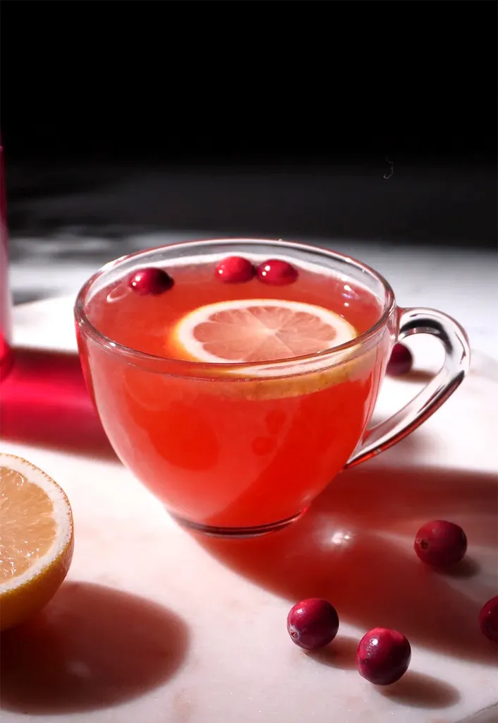 Toddy quente com cranberry e gengibre