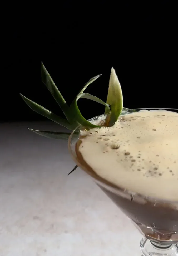 gros plan d'une garniture de feuilles d'ananas fantaisie.' title=