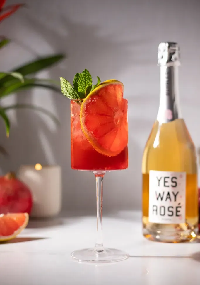 Granatowa Rosé Paloma (łatwy musujący koktajl różowy)