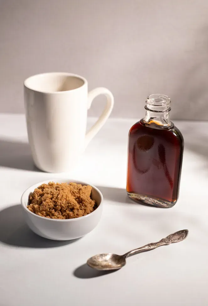 ingredienti per sciroppo semplice di zucchero di canna.' title=