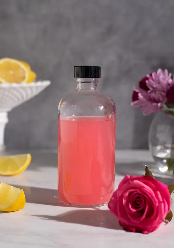 Receta de almíbar simple de rosas (para bebidas)