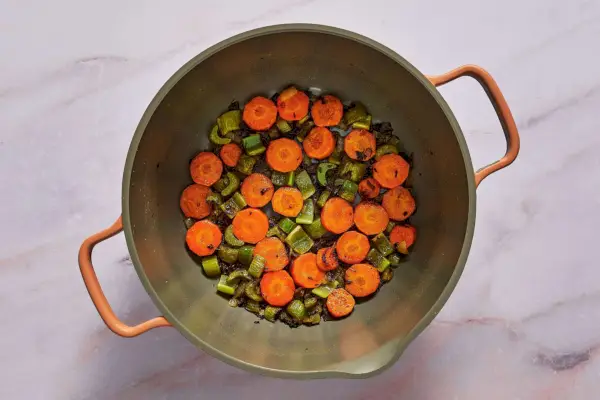 Soupe au poulet et riz sauvage