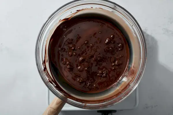 ダークチョコレート樹皮、ローストアーモンドと種子入り