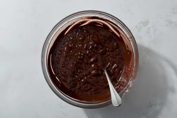 ダークチョコレート樹皮、ローストアーモンドと種子入り