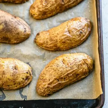 Fatias de batata assada