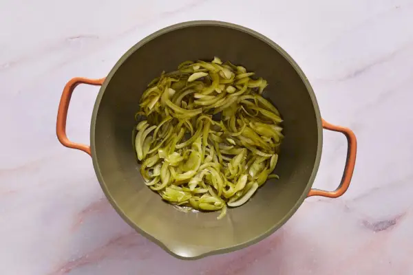 Sopa de tomate con picatostes mantecosos