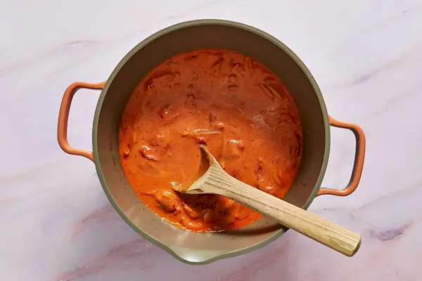Sopa de tomate con picatostes mantecosos