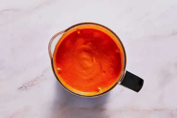 Sopa de tomate con picatostes mantecosos