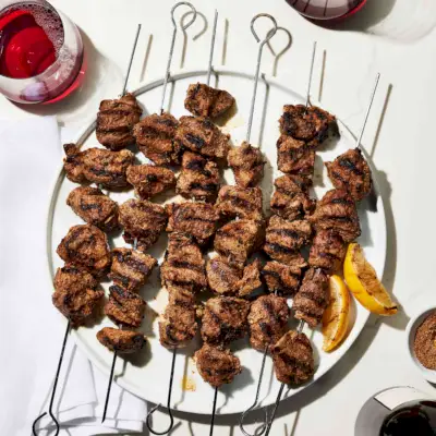 Boti Kebab de Madhur Jaffrey (brochetas de cordero marinadas con yogur especiado)