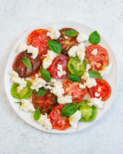 Mozzarella-Tomaten-Basilikum-Salat
