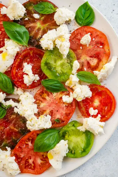 Mozzarella-Tomaten-Basilikum-Salat
