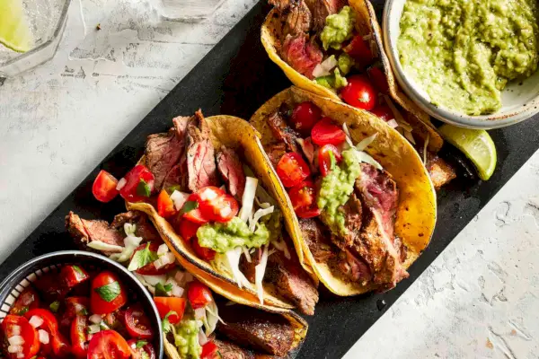 Tacos de bife com especiarias do Chile