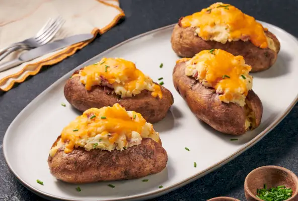 Batatas recheadas duas vezes assadas