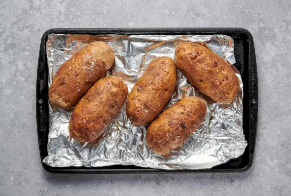 Batatas recheadas duas vezes assadas