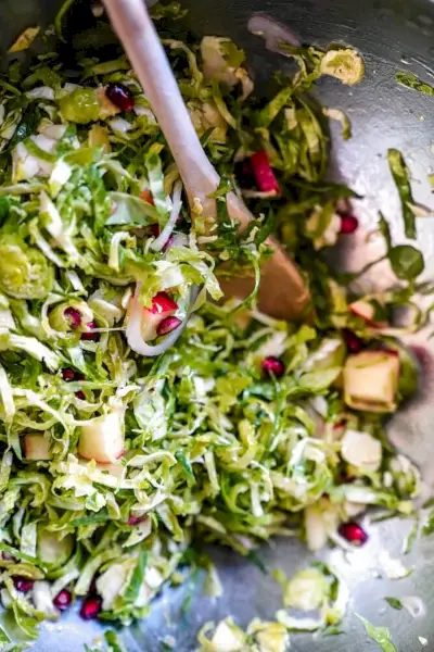 Salada de Couve de Bruxelas Raspada