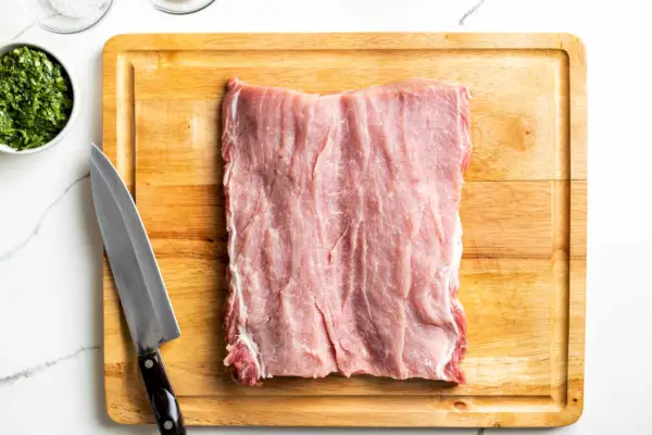 豚ロース肉のペストと生ハム詰め