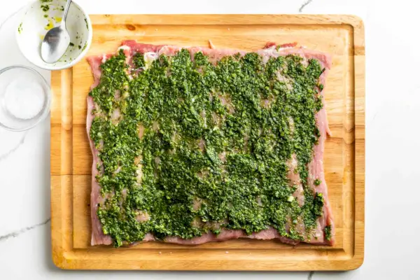 豚ロース肉のペストと生ハム詰め