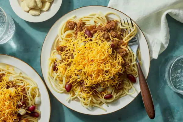 Teller mit Cincinnati-Chili