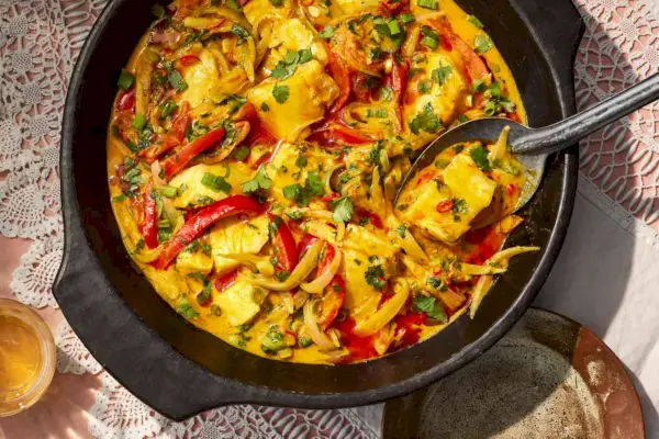 Moqueca com Farofa de Dendê (stufato di pesce brasiliano con manioca e olio di Dendê)