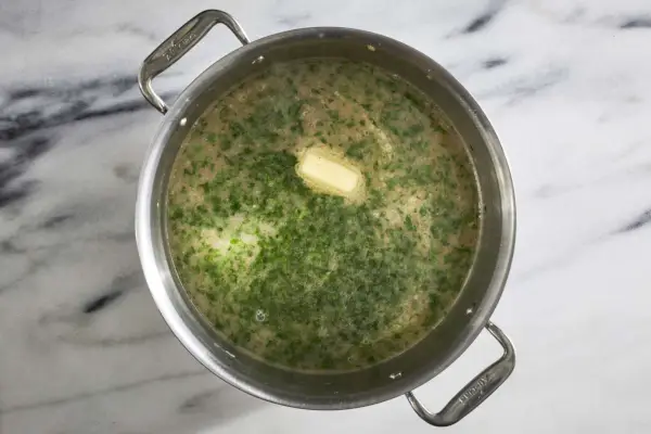 Sauvignon Blanc gedämpfte Muscheln mit Knoblauchtoast
