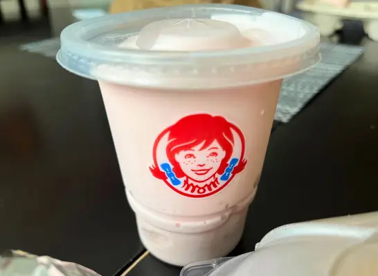 Probé el sándwich de pollo Ghost Pepper de Wendy, papas fritas,