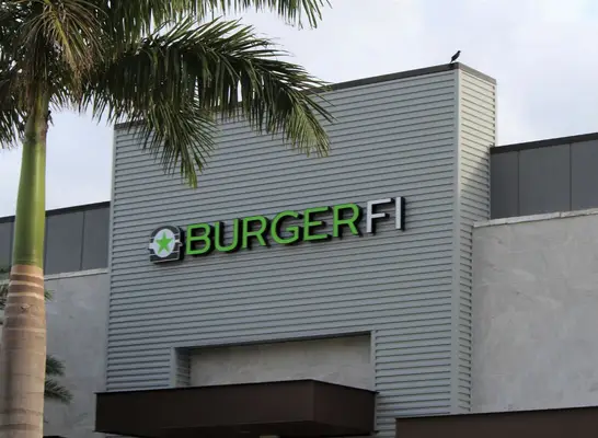 Burgerfi acabou de fechar 8 restaurantes