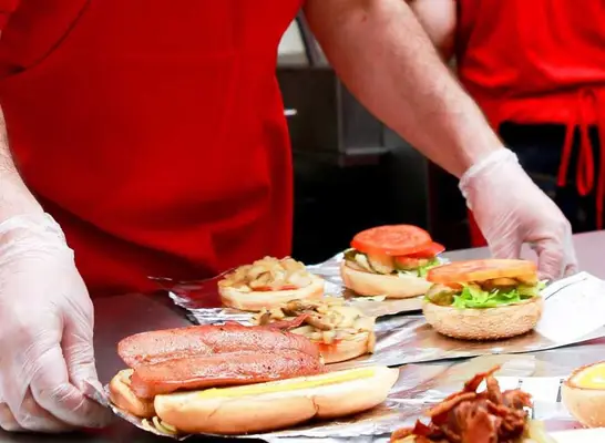 8 catene di fast food che usano carne pura nei tuoi hot dog, non in queste altre cose