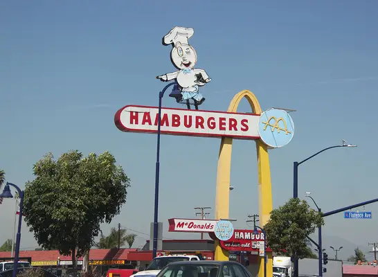 Rzadki oryginalny złoty łuk McDonalda można znaleźć tylko w tych stanach