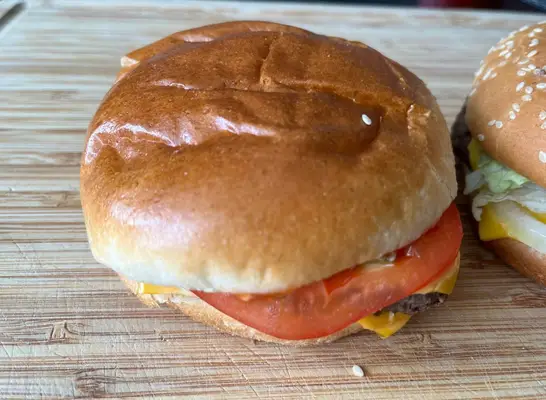 私たちはマクドナルド、バーガーキングです。