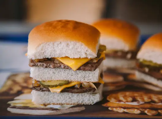 10 najsłynniejszych hamburgerów fast foodów cały czas