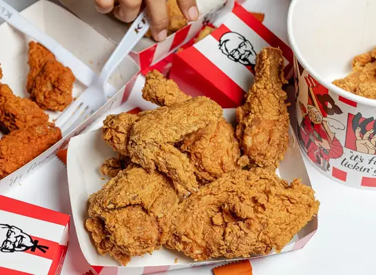Właściciel KFC przyznaje, że łańcuch „walczy” po znacznym spadku sprzedaży