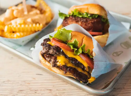 Shake Shack plant, 80 neue Standorte im Jahr 2024 zu eröffnen