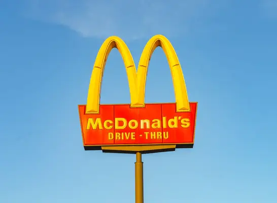 マクドナルドのメニューボードは、いくらかの価格を上げたことがわかっています。