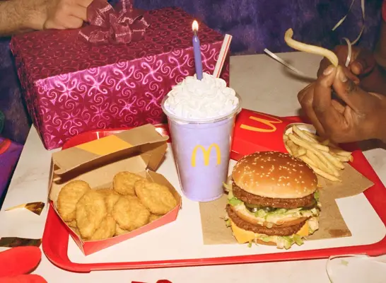 Esto es lo que dicen los clientes de McDonald's sobre el misterioso batido de la sombría
