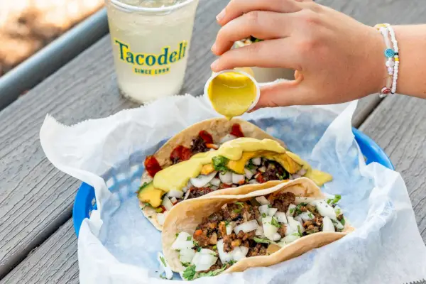 Salsa Doña je omáčka za dynastiou raňajkového taco