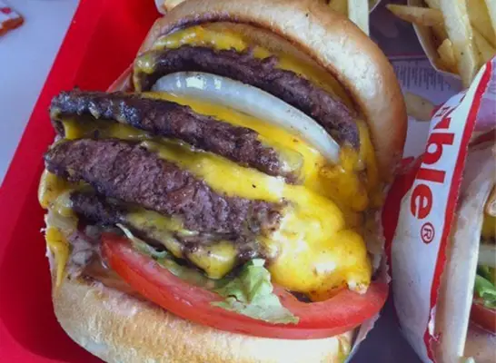 Najhoršie hamburgery s rýchlym občerstvením s šialeným množstvom kalórií