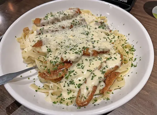 Ho provato tutta la pasta nell'impasto infinito della pasta di olive da giardino