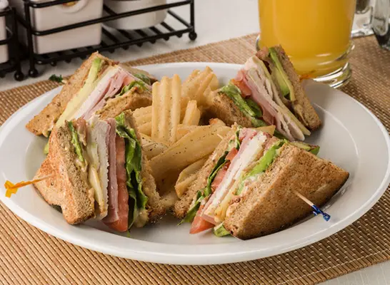 9 Restaurantketten, die die besten Club -Sandwiches servieren
