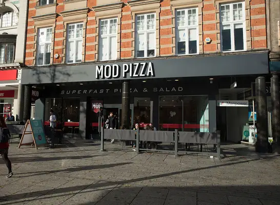 Une chaîne de pizzas populaire vient de fermer 27 emplacements