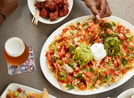 8 canali di ristorante che gestiscono i migliori nachos