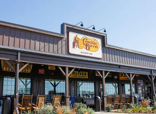 8 skandálů Cracker Barrel doufá, že zapomene