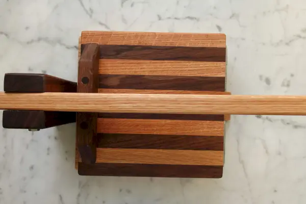 Central Coast Woodworks Hardwood Tortilla Press na doske